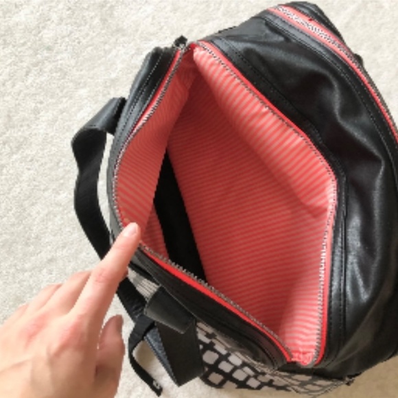 Lululemon Gym Bag - Picture 4 of 10